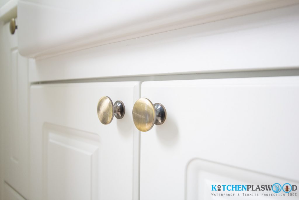Vintage White Kitchen ครัวบิ้วอินสีขาว ในสไตล์วินเทจ, มือจับแบบโชว์ สำหรับชุดครัวบิ้วอิน, 