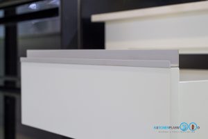 ชุดครัวไทยสุดแกร่ง บิ้วทับโครงปูนสุดเนียน, ชุดครัวบิ้วอิน, ชุดครัวตัวไอ, I Shape Kitchen, ครัวโครงปูน, ครัวสไตล์โมเดิร์น, มือจับ, มือจับโปรไฟล์,