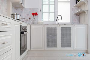 English Classic Kitchen ชุดครัวสไตล์อังกฤษ สุดคลาสสิกครีมมี่โทน, ชุดครัวบิ้วอิน, ชุดครัวสไตล์คลาสสิก, ชุดครัวสไตล์อังกฤษ, ครัวตัวแอล, ครัวโทนสีครีม, หน้าบานมุ้งลวด, 