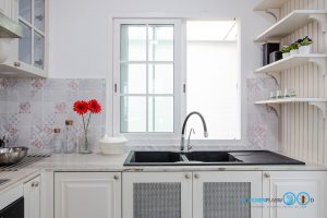 English Classic Kitchen ชุดครัวสไตล์อังกฤษ สุดคลาสสิกครีมมี่โทน, ชุดครัวบิ้วอิน, ชุดครัวสไตล์คลาสสิก, ชุดครัวสไตล์อังกฤษ, ครัวตัวแอล, ครัวโทนสีครีม, โซนชำระล้าง,