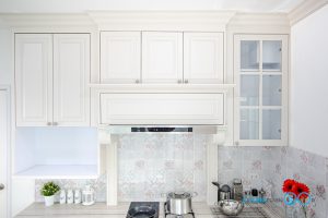 English Classic Kitchen ชุดครัวสไตล์อังกฤษ สุดคลาสสิกครีมมี่โทน, ชุดครัวบิ้วอิน, ชุดครัวสไตล์คลาสสิก, ชุดครัวสไตล์อังกฤษ, ครัวตัวแอล, ครัวโทนสีครีม, ตู้ลอย, ซุ้มครอบเครื่องดูดควัน,