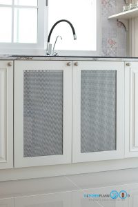 English Classic Kitchen ชุดครัวสไตล์อังกฤษ สุดคลาสสิกครีมมี่โทน, ชุดครัวบิ้วอิน, ชุดครัวสไตล์คลาสสิก, ชุดครัวสไตล์อังกฤษ, ครัวตัวแอล, ครัวโทนสีครีม, หน้าบานมุ้งลวด, 