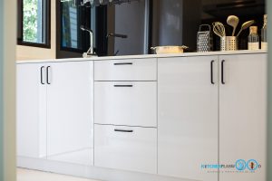 Tiny Modern Kitchen 2 Side I-Shape, ครัว 2 ฝั่งสไตล์โมเดิร์น, ครัวขนาดเล็ก, ครัวตัวไอ, ชุดครัวสีขาวเงา, ชุดครัวสไต์โมเดิร์น, ชุดครัวพลาสวูด, ชุดครัวกันน้ำกันปลวก, ชุดครัวคิทเช่นฟอร์ม,