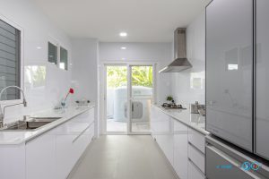 Modern Hi-Gross Kitchen I-Shape ชุดครัวตัวไอ 2 ฝั่งสีขาวไฮกรอส, ชุดครัวไฮกรอส, ครัวสีขาวเงา, ชุดครัวตัวไอ, ชุดครัวสไตล์โมเดิร์น, ครัวตัวไอ 2 ฝั่ง, Modern Kitchen, Kitchen I-Shape, Hi-Gross, White Hi-Gross, ชุดครัวกันน้ำกันลวก100%, ชุดครัวพลาสวูด, Plaswood,  