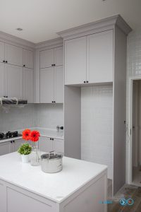 Classic Kitchen, Classic Design, ชุดครัวบิ้วอิน, ชุดครัวสไตล์คลาสสิค, ชุดครัวกันน้ำกันปลวก100%, ชุดครัวพลาวูด, ครัวตัวแอล, L-Shape Kitchen, โต๊ะไอส์แลนด์, เคาน์เตอร์ตัวไอ,