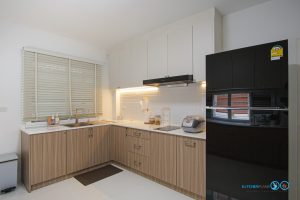 Modern Minimal Kitchen ครัวลายไม้สุดอบอุ่น, ชุดครัว, ครัวบิ้วอิน, ชุดครัวมินิมอล, ชุดครัวสไตล์โมเดิร์น, Kitchen, Minimalkitchen, Modernkitchen, ชุดครัวกันน้ำกันปลวก100%, Kitchenform, คิทเช่นฟอร์ม,