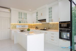 ชุดครัวคลาสสิกโทนขาวล้วน, Luxury White, Luxury Design, ชุดครัวบิ้วอิน, ชุดครัวสไตล์คลาสสิก, Kitchen, Kitchen Classic, Kitchenform, คิทเช่นฟอร์ม, ชุดครัวกันน้ำกันปลวก100%, 