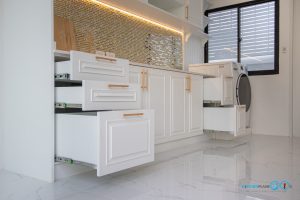 ชุดครัวคลาสสิกโทนขาวล้วน, Luxury White, Luxury Design, ชุดครัวบิ้วอิน, ชุดครัวสไตล์คลาสสิก, Kitchen, Kitchen Classic, Kitchenform, คิทเช่นฟอร์ม, ชุดครัวกันน้ำกันปลวก100%, 
