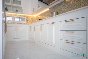 ชุดครัวคลาสสิกโทนขาวล้วน, Luxury White, Luxury Design, ชุดครัวบิ้วอิน, ชุดครัวสไตล์คลาสสิก, Kitchen, Kitchen Classic, Kitchenform, คิทเช่นฟอร์ม, ชุดครัวกันน้ำกันปลวก100%, 